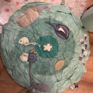 Crate & kids play mat